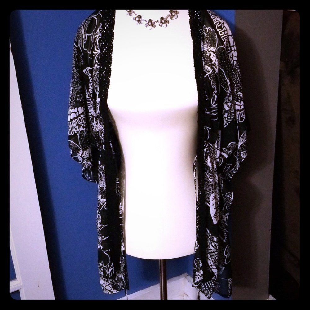 Ladies Small Maternity Kimono.